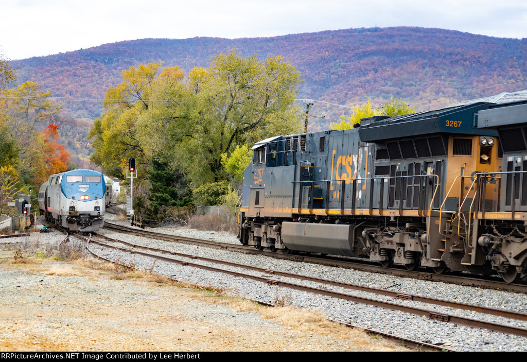 CSX 3267 meets the Cardinal